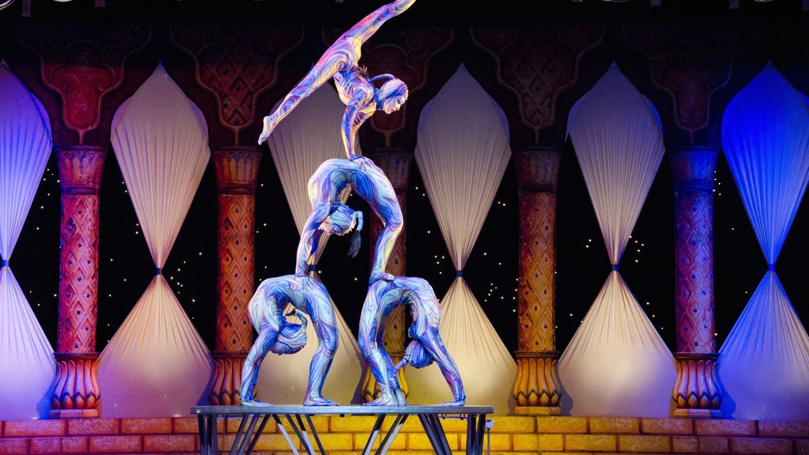 CIRQUE ALICE performers on stage